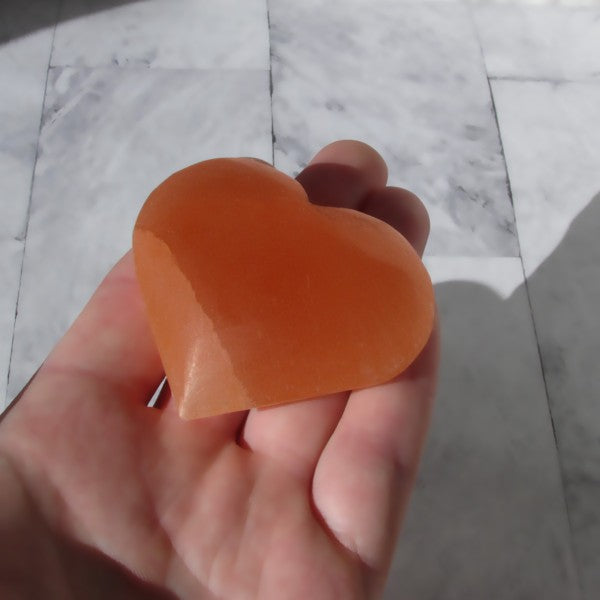 køb et orange krystal hjerte med selenit