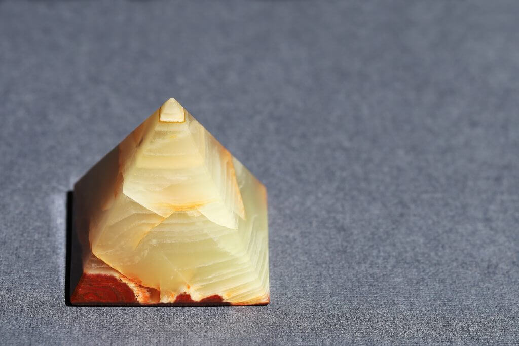 køb krystal pyramider til billig pris